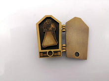 Load image into Gallery viewer, Draynor w/ Casket Pin ***Single Variant***